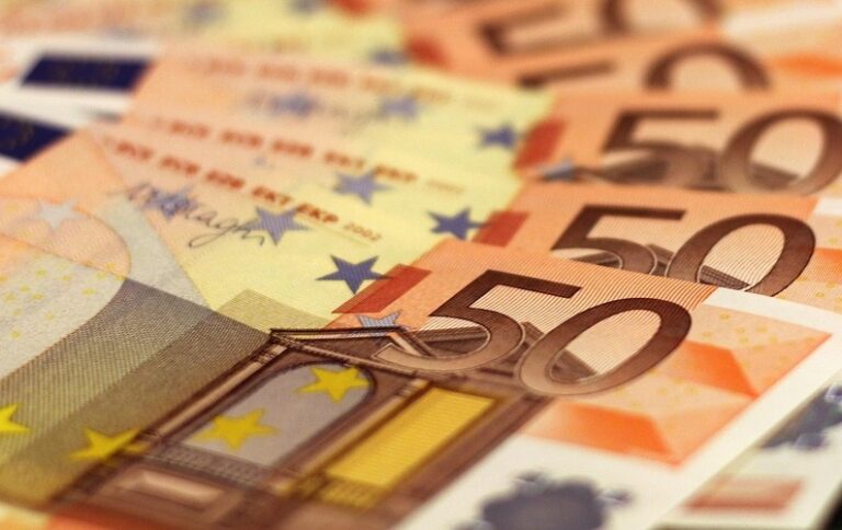 tweehonderdvijftig euro